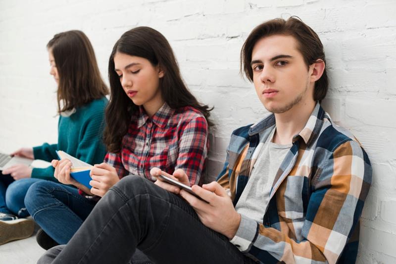 Como lidar com a transformação de sentimentos da adolescência - Imagem Freepi
